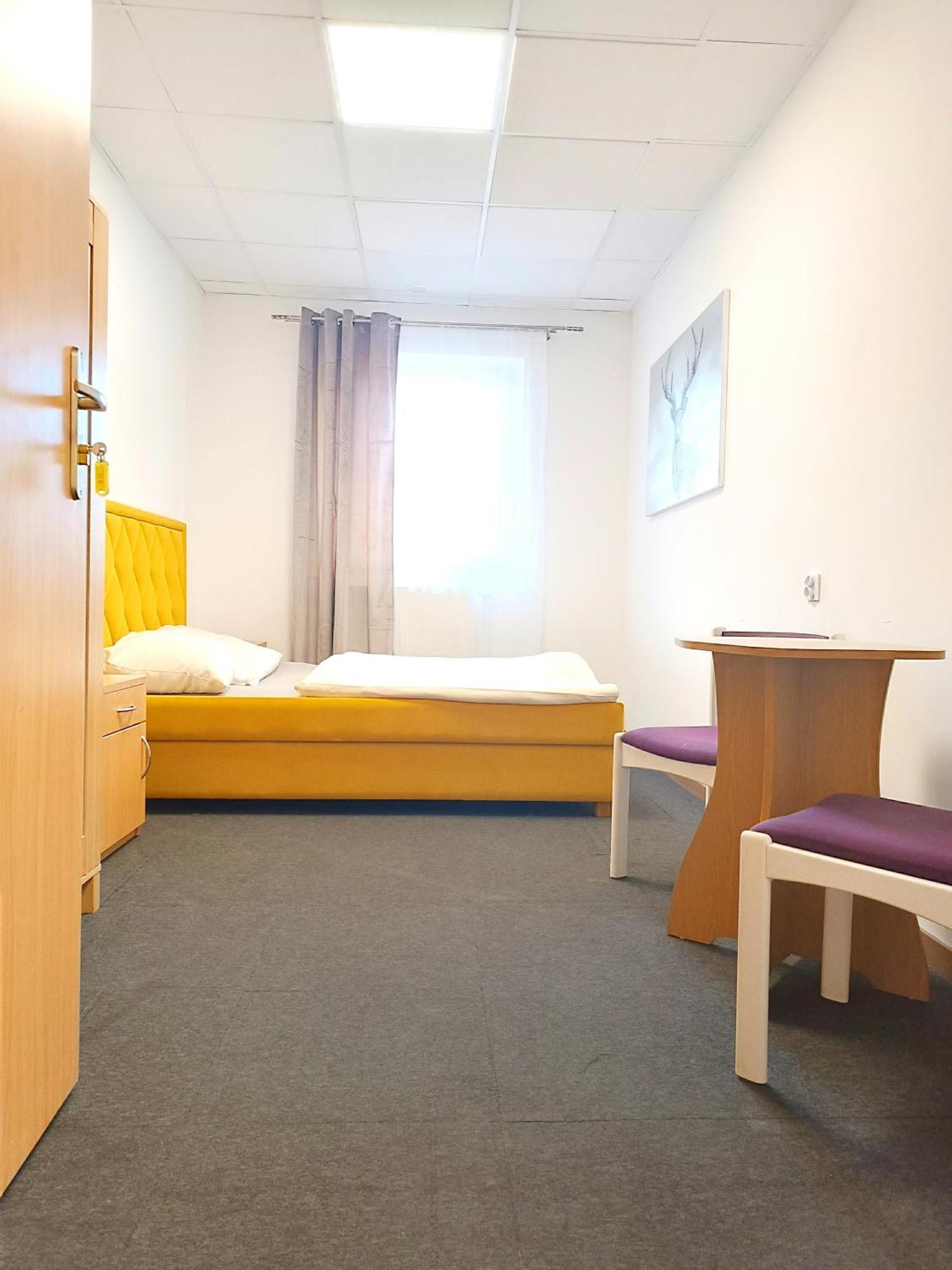 Hostel Krosnienska 12 Жельона Гора Екстериор снимка