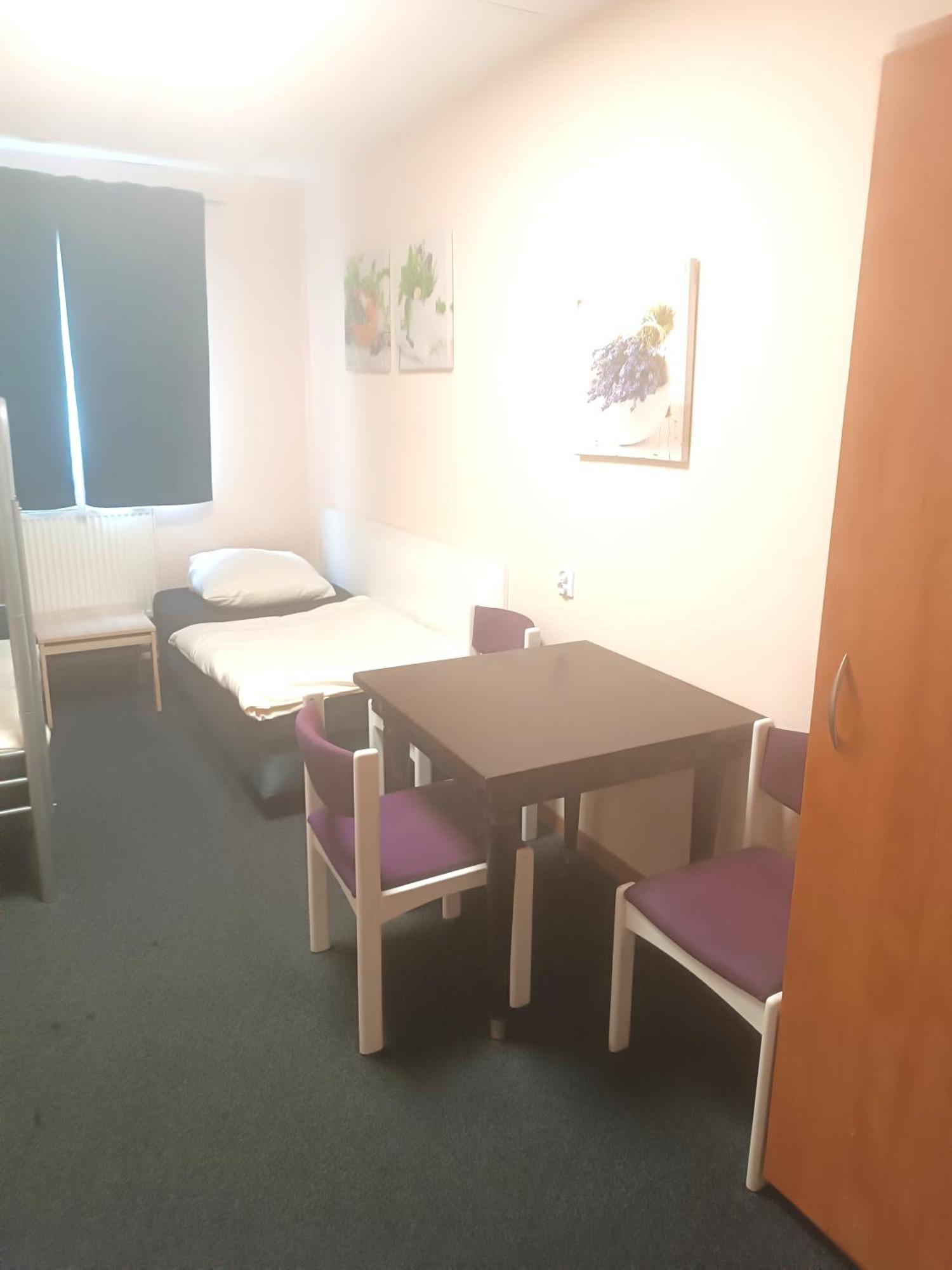 Hostel Krosnienska 12 Жельона Гора Екстериор снимка