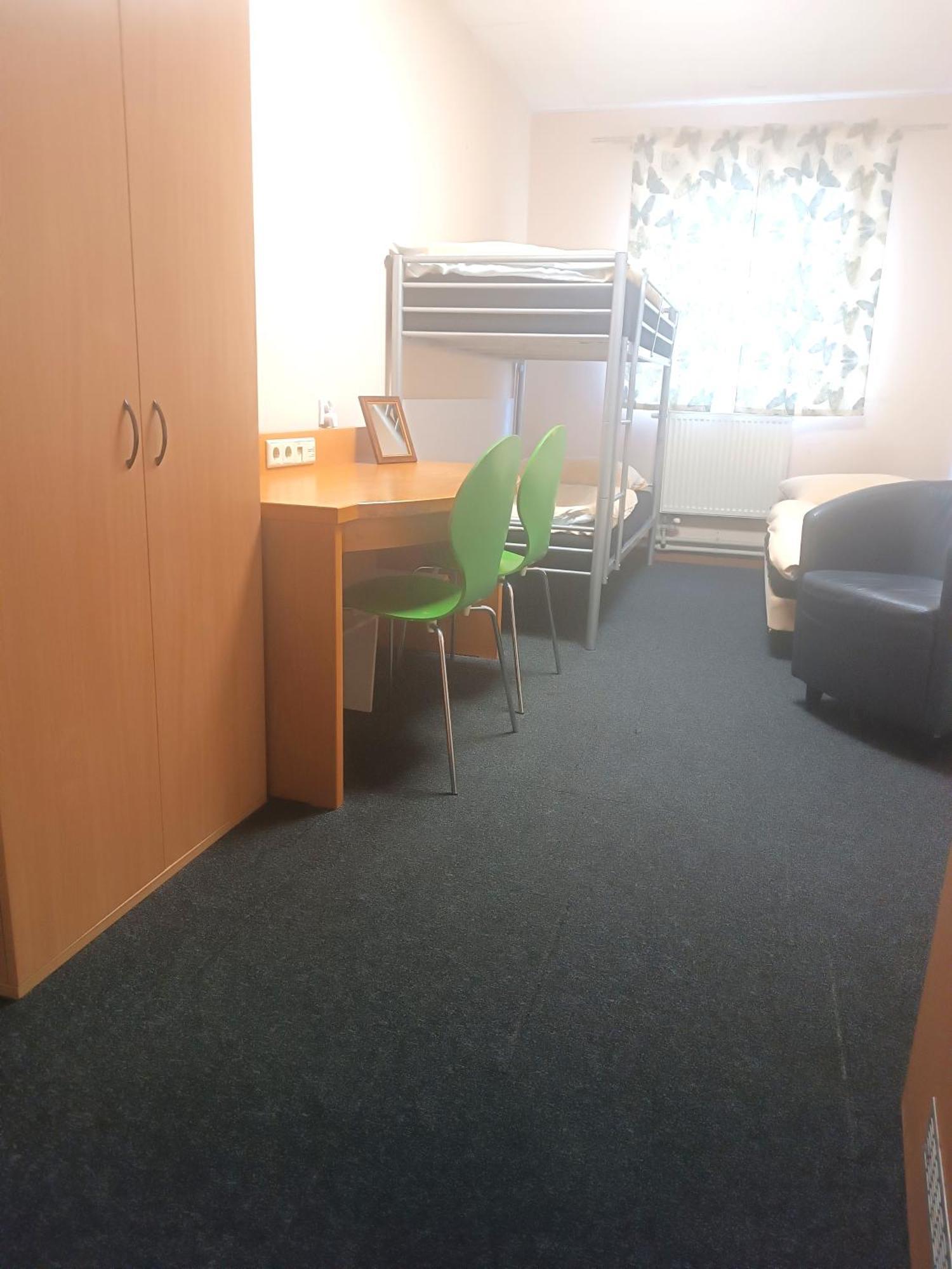Hostel Krosnienska 12 Жельона Гора Екстериор снимка