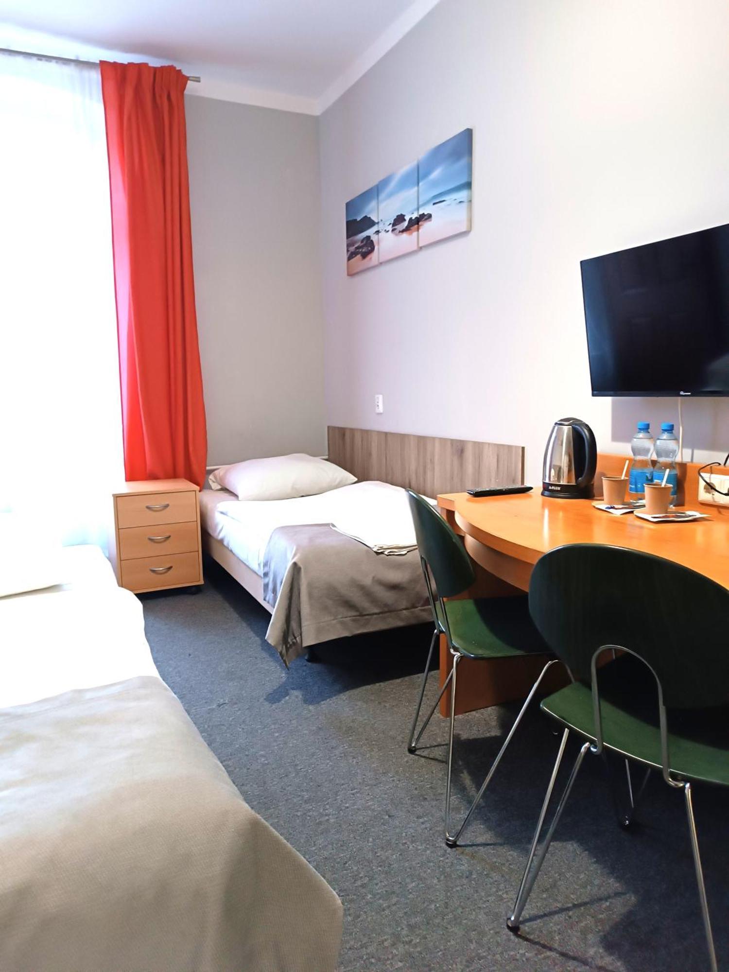 Hostel Krosnienska 12 Жельона Гора Екстериор снимка