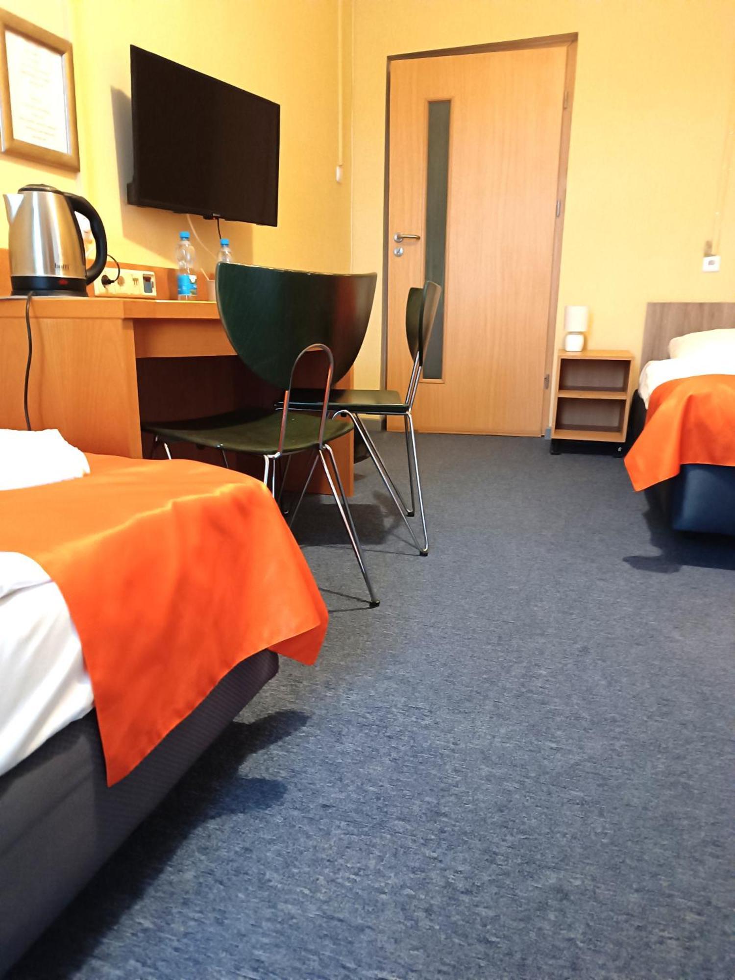 Hostel Krosnienska 12 Жельона Гора Екстериор снимка