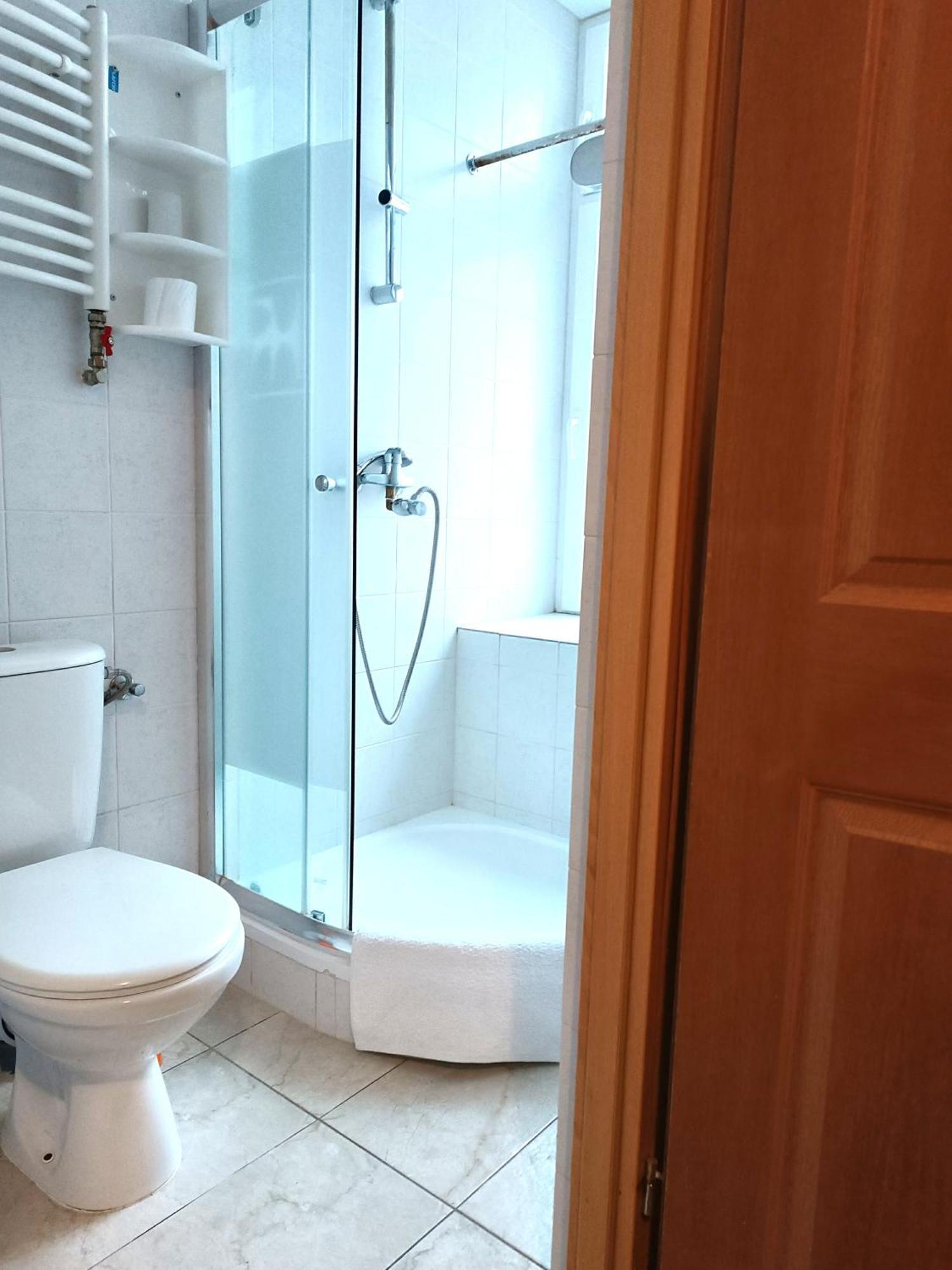 Hostel Krosnienska 12 Жельона Гора Екстериор снимка