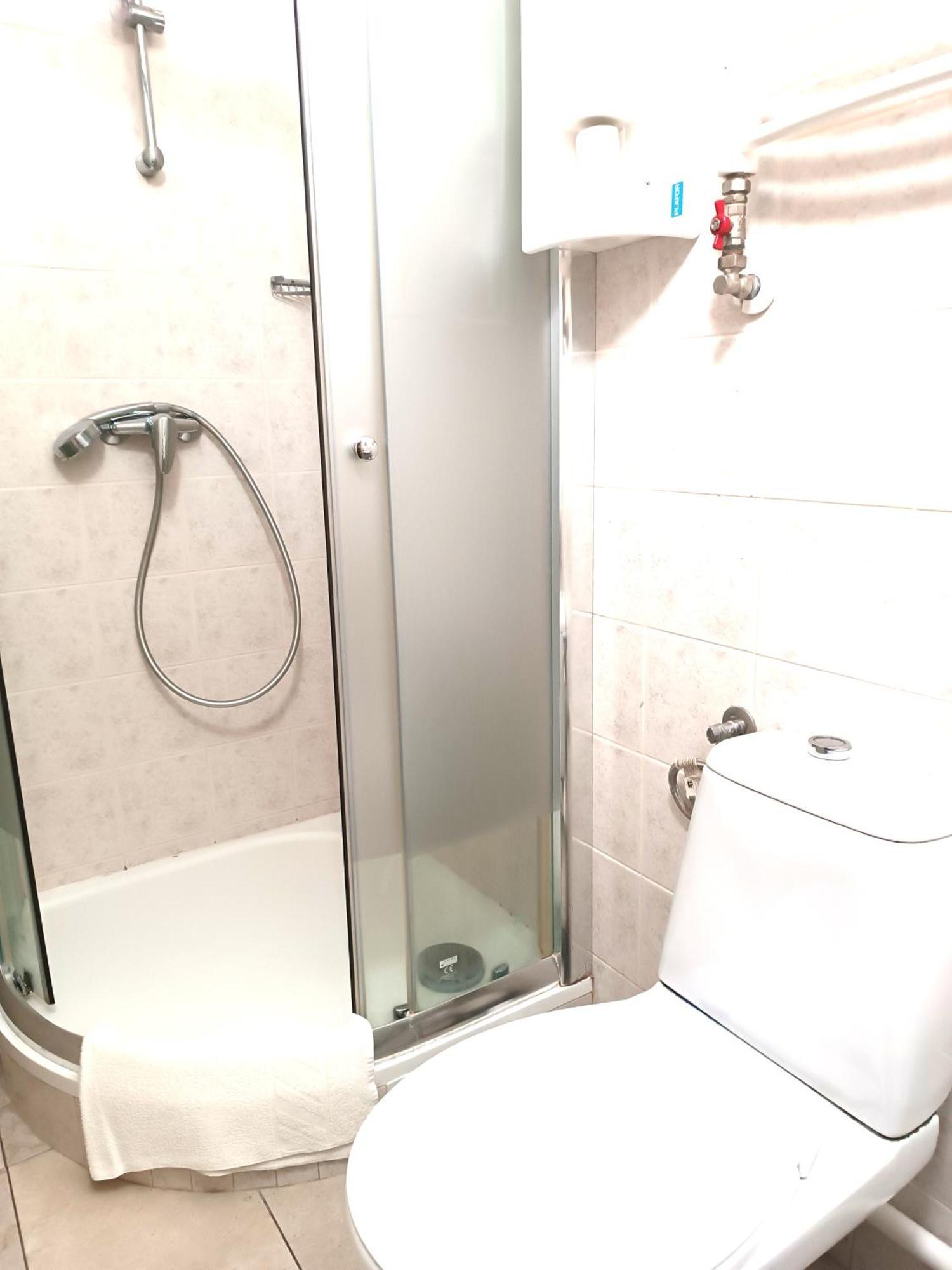 Hostel Krosnienska 12 Жельона Гора Екстериор снимка