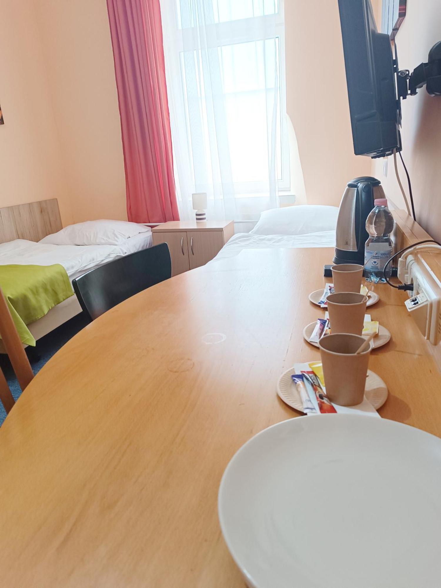 Hostel Krosnienska 12 Жельона Гора Екстериор снимка