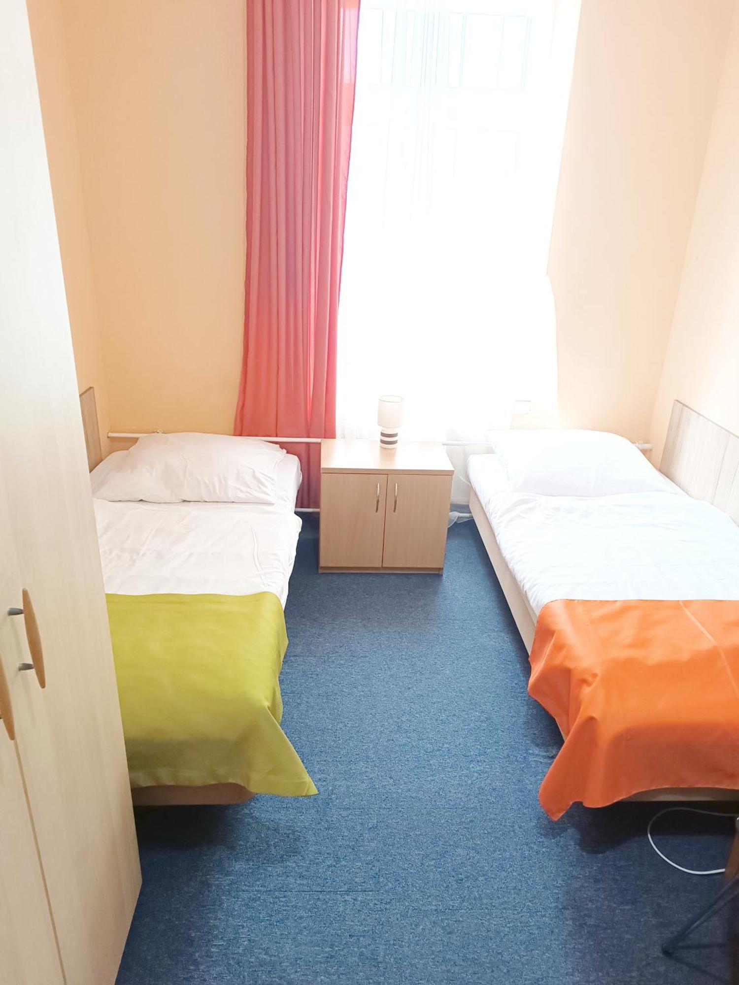 Hostel Krosnienska 12 Жельона Гора Екстериор снимка