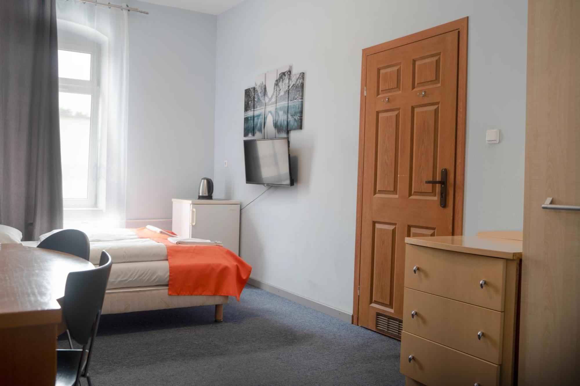 Hostel Krosnienska 12 Жельона Гора Екстериор снимка
