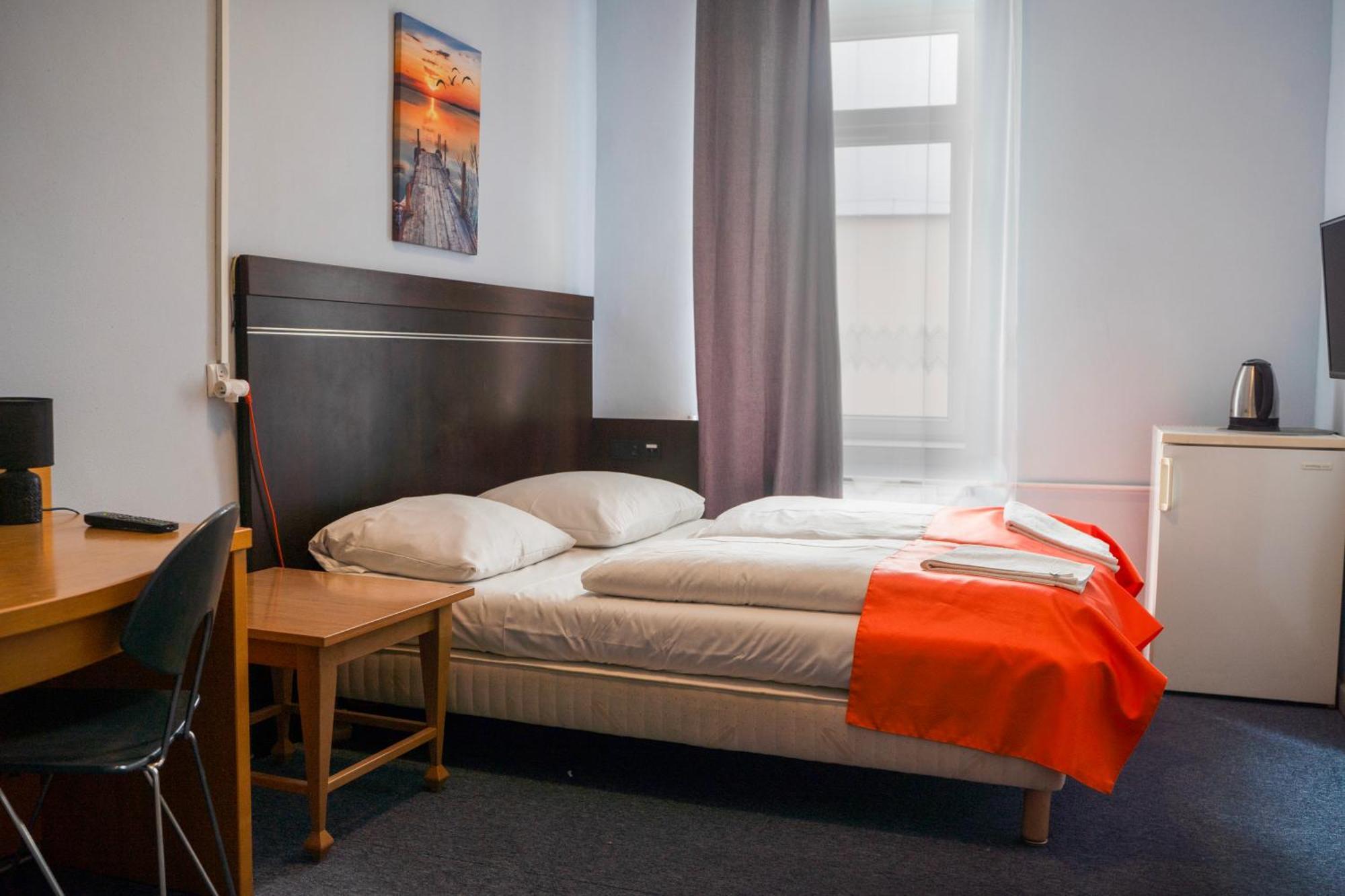 Hostel Krosnienska 12 Жельона Гора Екстериор снимка