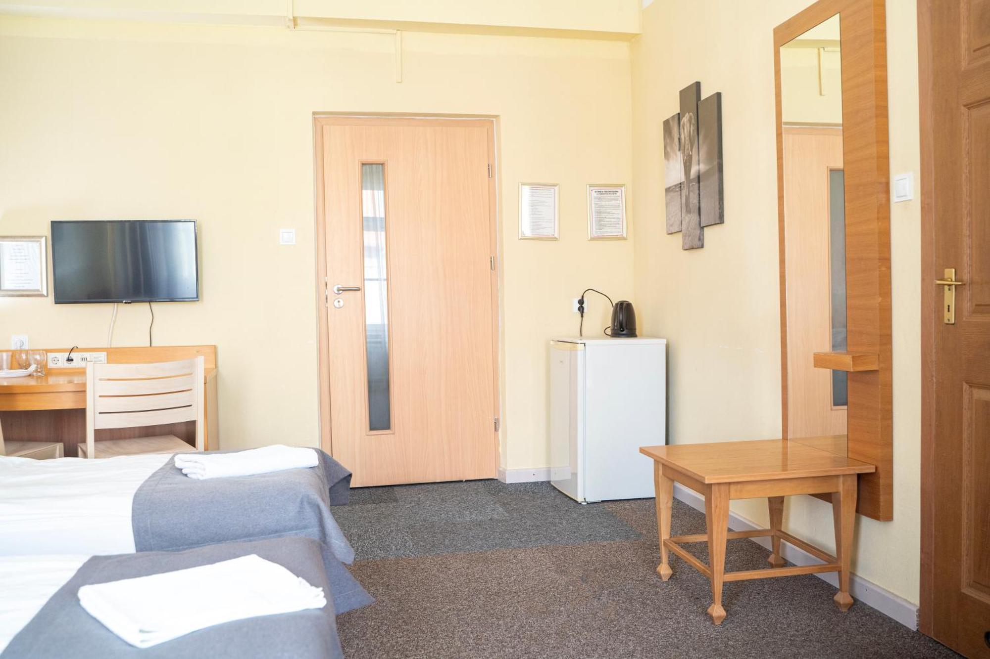 Hostel Krosnienska 12 Жельона Гора Екстериор снимка