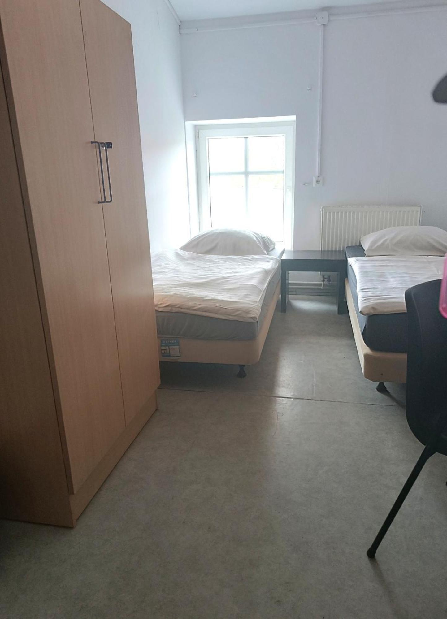 Hostel Krosnienska 12 Жельона Гора Екстериор снимка