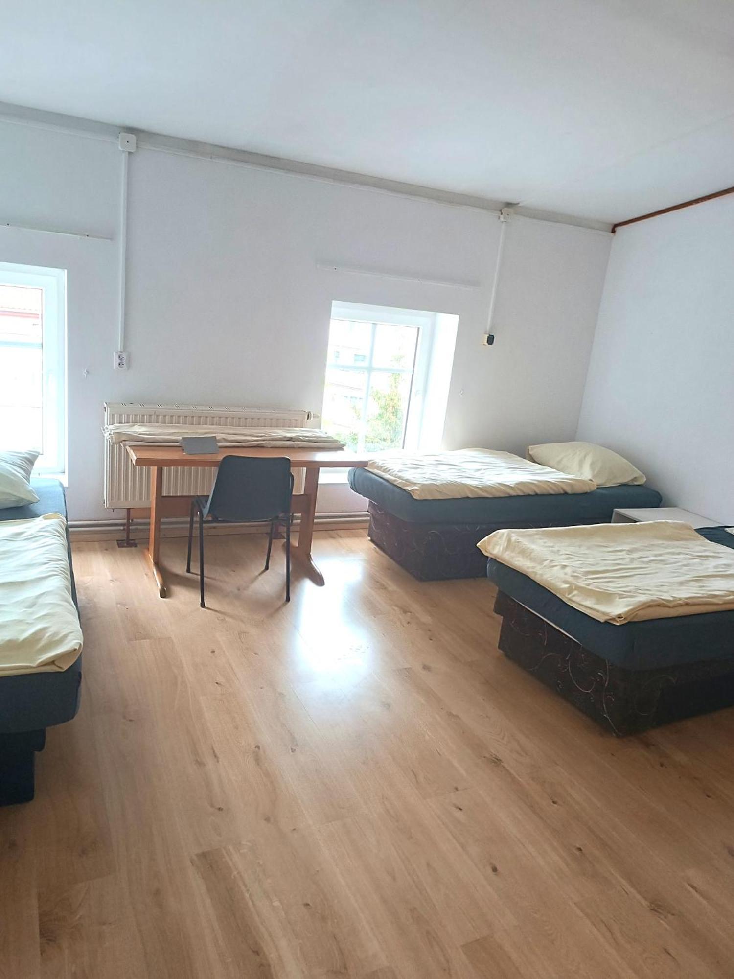 Hostel Krosnienska 12 Жельона Гора Екстериор снимка
