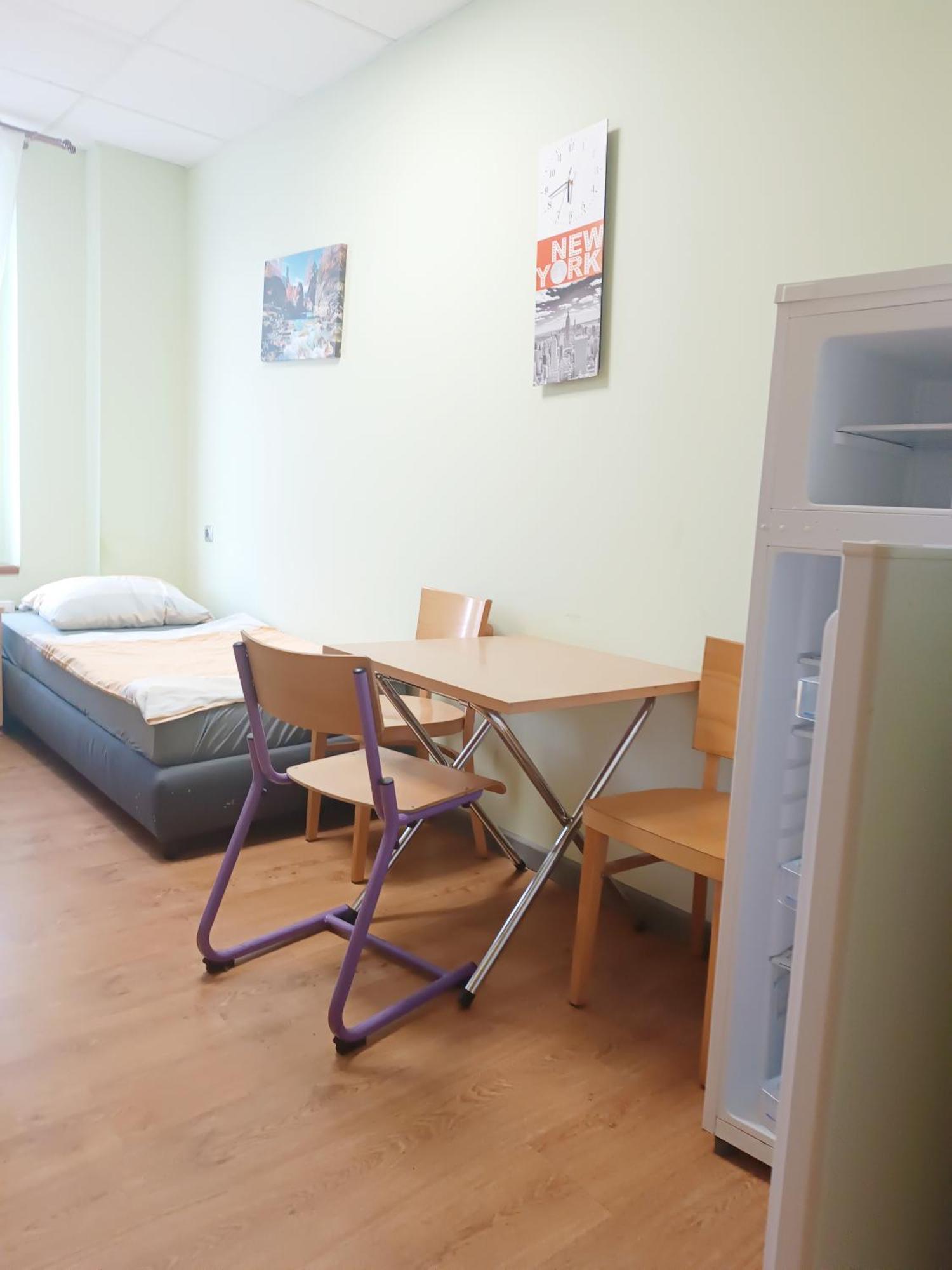 Hostel Krosnienska 12 Жельона Гора Екстериор снимка