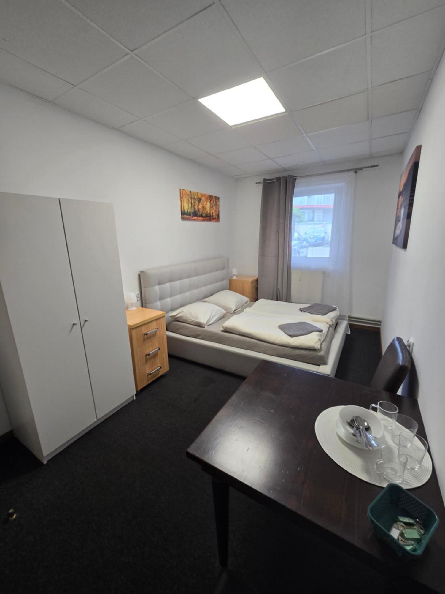 Hostel Krosnienska 12 Жельона Гора Екстериор снимка