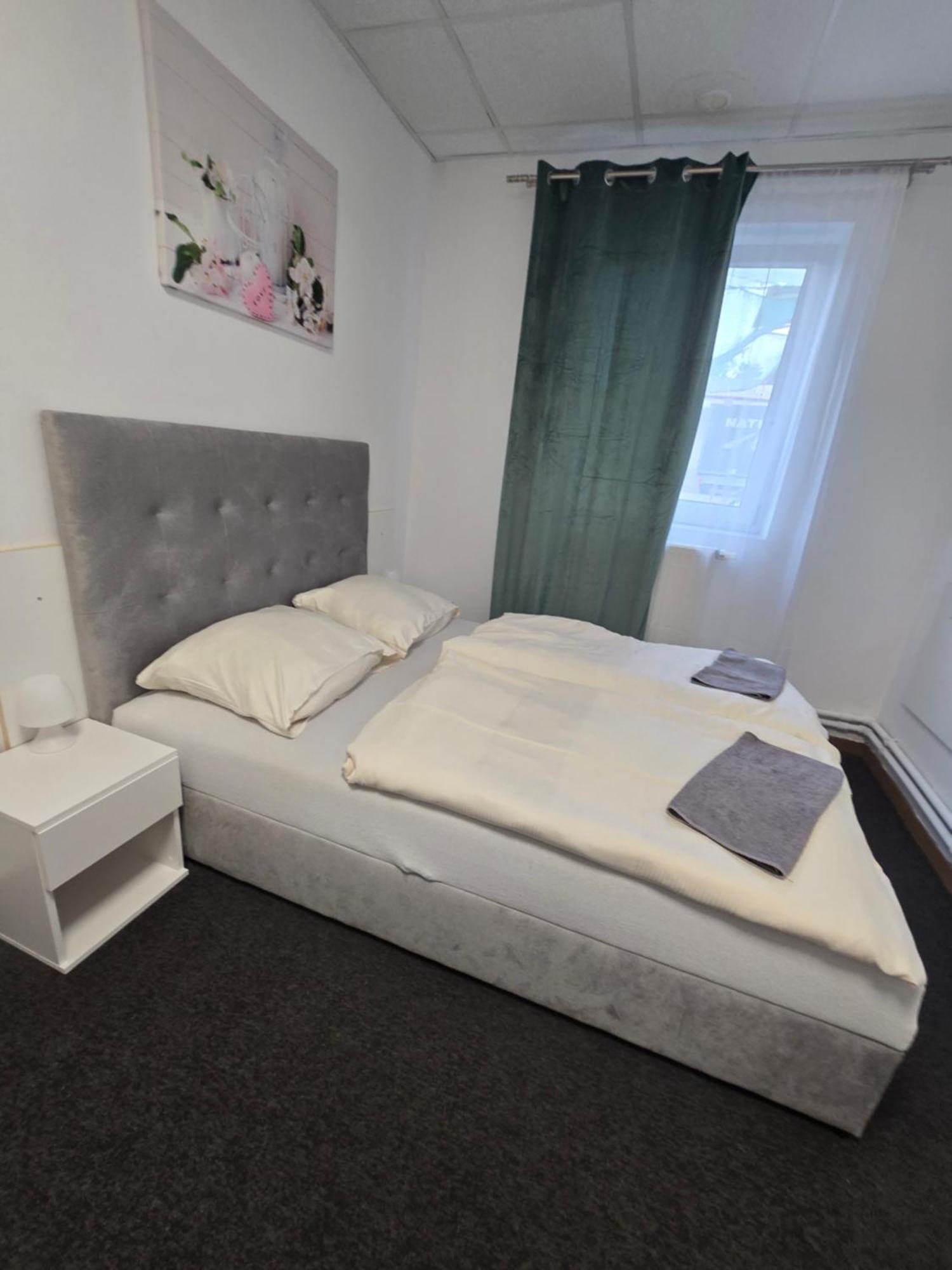 Hostel Krosnienska 12 Жельона Гора Екстериор снимка