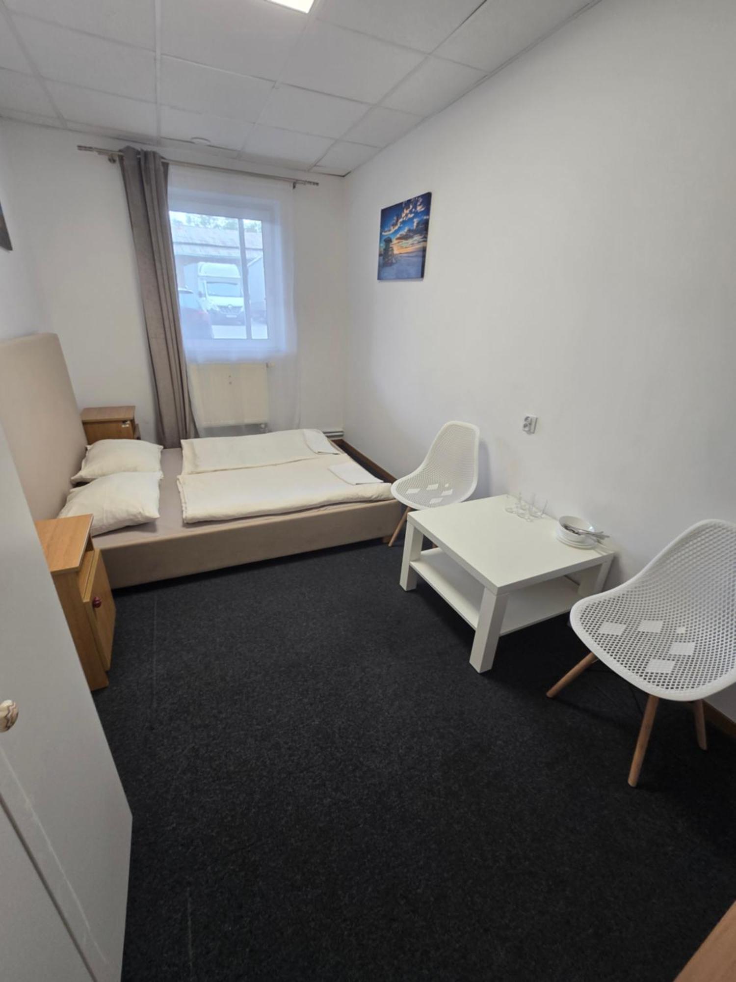 Hostel Krosnienska 12 Жельона Гора Екстериор снимка