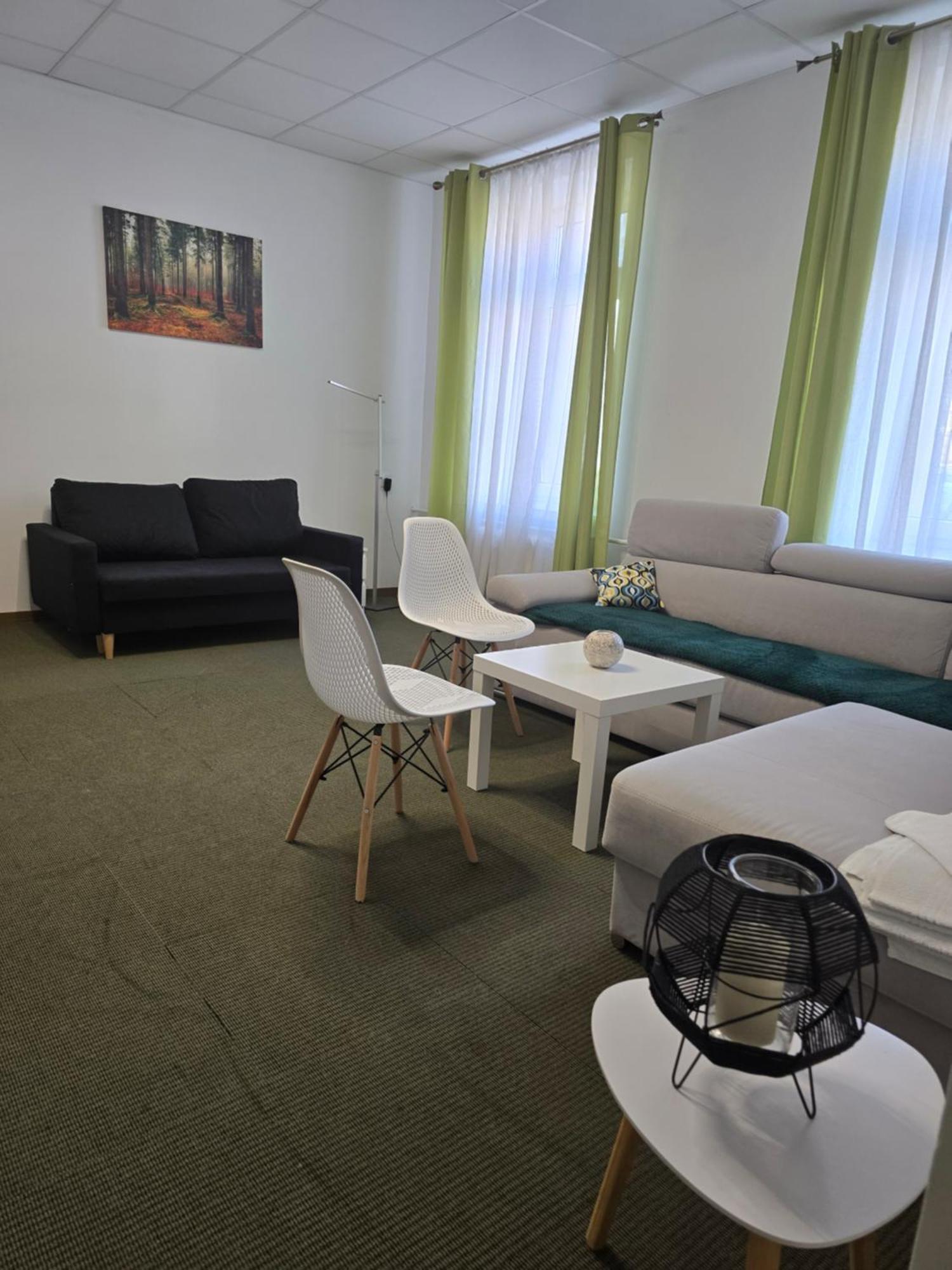 Hostel Krosnienska 12 Жельона Гора Екстериор снимка