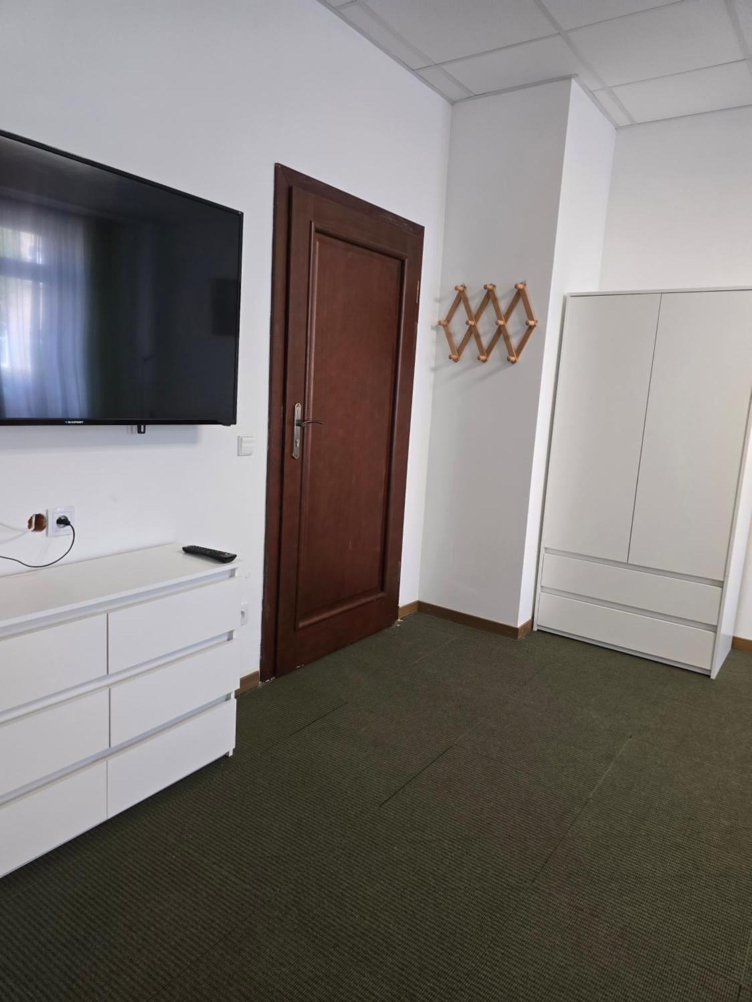 Hostel Krosnienska 12 Жельона Гора Екстериор снимка
